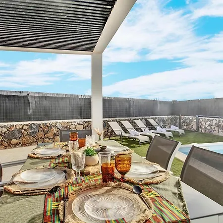 Del Roque, Heated Pool & Luxury In El