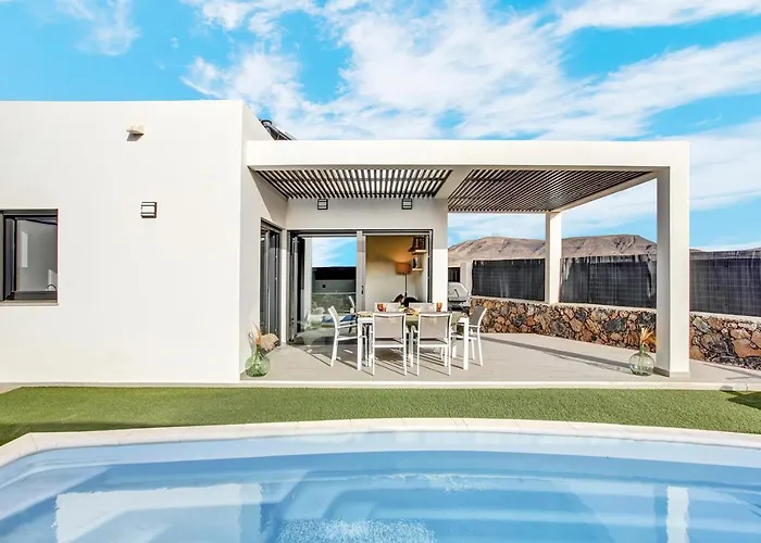 Del Roque, Heated Pool & Luxury In El Roque