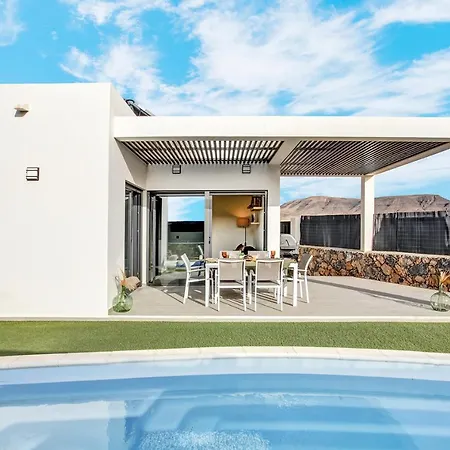 Del Roque, Heated Pool & Luxury In El Roque