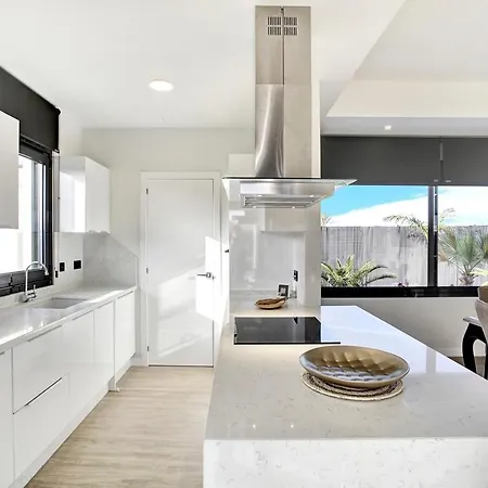 Del Roque, Heated Pool & Luxury In El